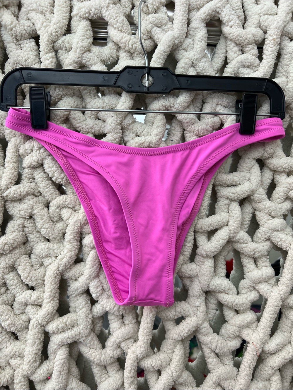 SKIMS RECYCLED SWIM CHEEKY TANGA
STYLE: NWT - NEON ORCHID